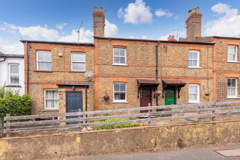 2 bed property, in Boyn Hill Road, £435,000