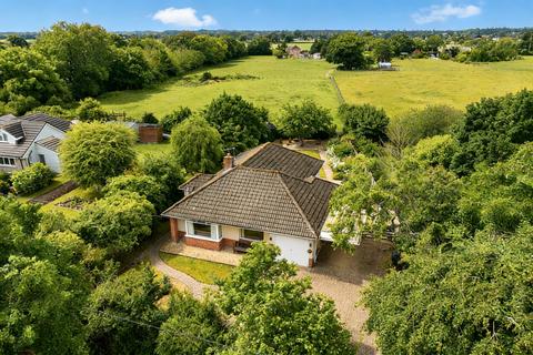 3 bed property, in Crow BH24, £680,000