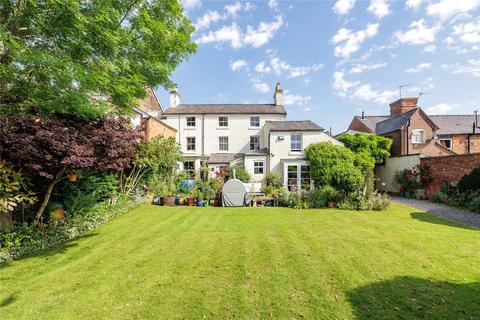4 bed property, in Berwick Road, £795,000