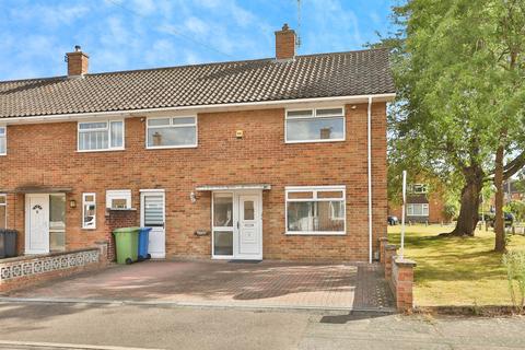 3 bed property, in Barclay Green, £240,000