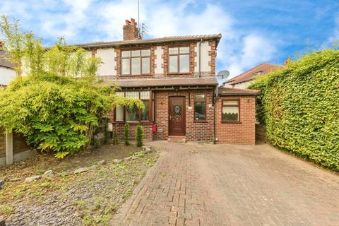 3 bed property, in Gawsworth Road, £250,000