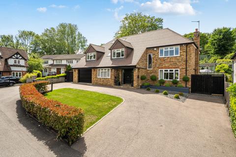 6 bed property, in Woodlands Close, £2,250,000