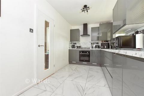 2 bed property, in Adelaide Road, £290,000