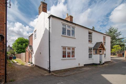 2 bed property, in The Green, £275,000