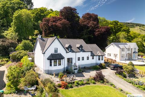 5 bed property, in Shore Road, £450,000