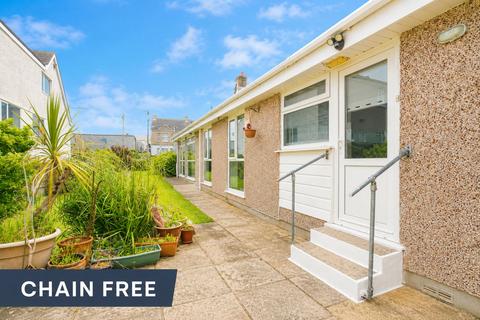 2 bed property, in Henver Road, £235,000