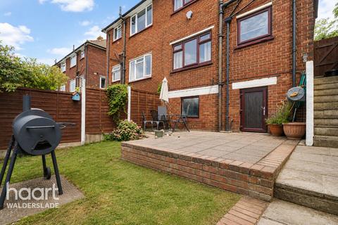 3 bed property, in Longhill Avenue, £270,000