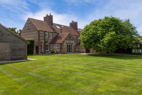 5 bed property, in Monkton Deverill, £675,000