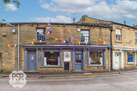 2 bed property, in Church Street, £430,000