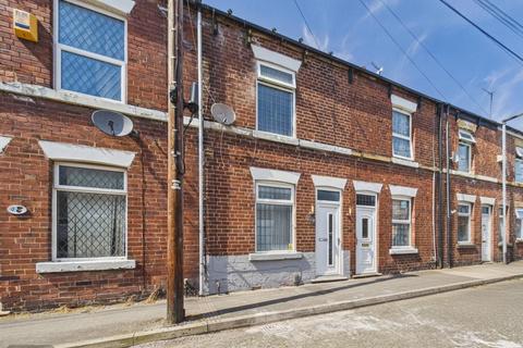 2 bed property, in Robin Hood Street, £130,000