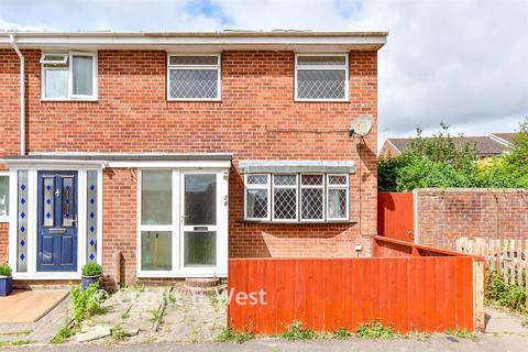 4 bed property, in The Pitcroft, £270,000