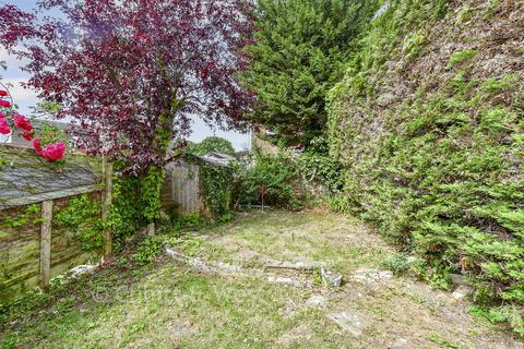 4 bed property, in The Pitcroft, £240,000