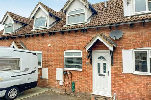 1 bed property, in Farriers Road, £170,000