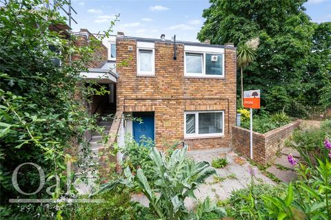 1 bed property, in Scarlette Manor Way, £200,000