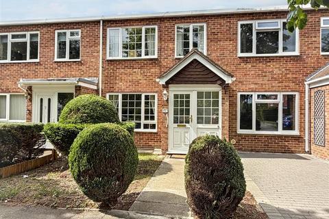 3 bed property, in Grove Road, £380,000