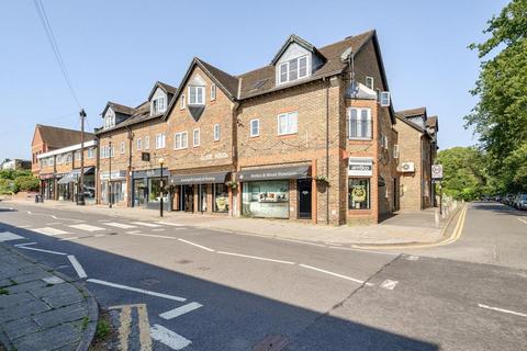 1 bed property, in Glade Houses, £220,000