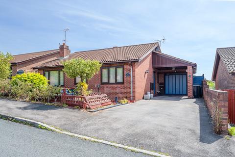 2 bed property, in Court Road, £350,000