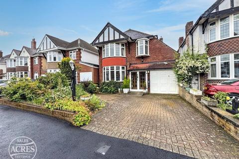 3 bed property, in Hillcrest Road, £365,000