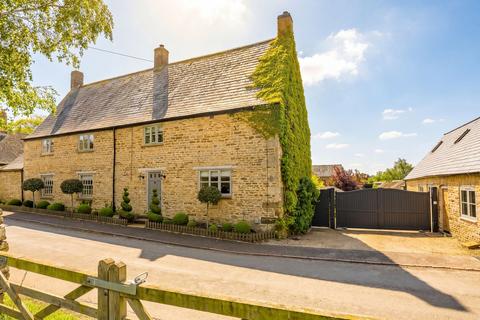 6 bed property, in Main Street, £1,500,000