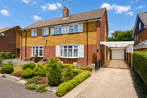 3 bed property, in Richardson Close, £500,000