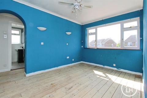 3 bed property, in Hamilton Crescent, £450,000