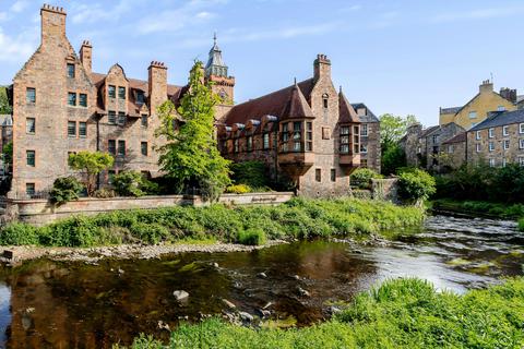 1 bed property, in Well Court, £240,000