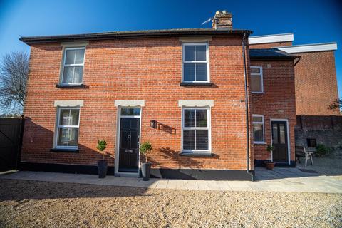 2 bed property, in Blackfriars Way, £340,000