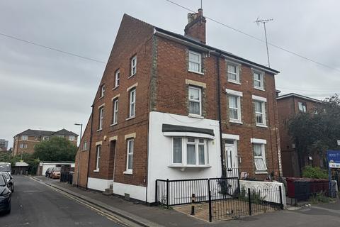 4 bed property, in Reading, £300,000