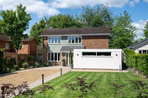 3 bed property, in Kidderminster Road, £765,000