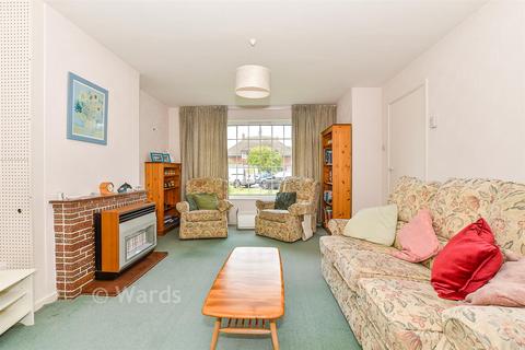3 bed property, in Fernholt, £450,000