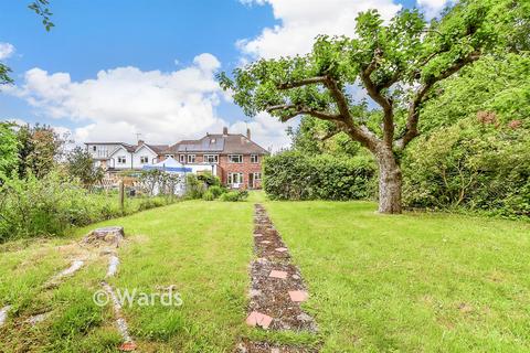 3 bed property, in Fernholt, £450,000