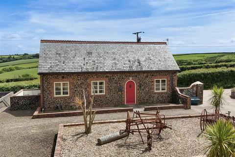2 bed property, in Highford Farm, £225,000