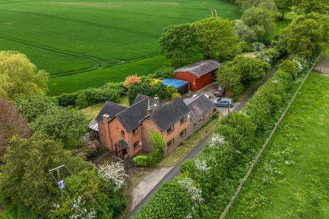 3 bed property, in Six Acres, £795,000