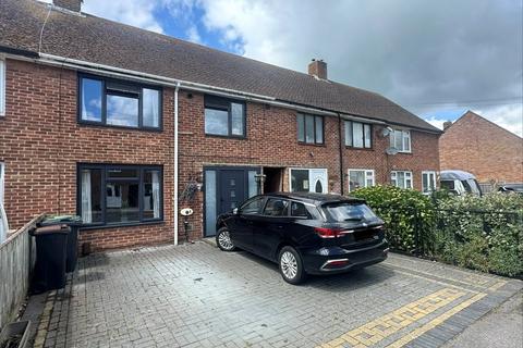 3 bed property, in Kings Road, £300,000