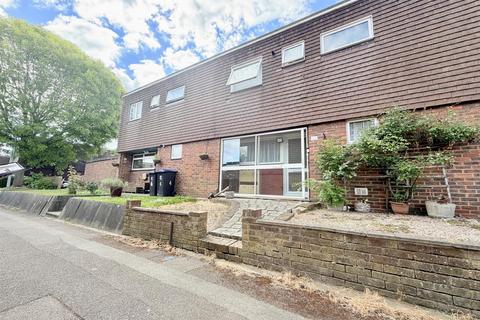 3 bed property, in Morris Court, £375,000