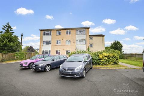 3 bed property, in Barne Close, £120,000