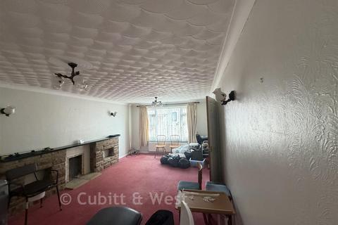3 bed property, in Tukes Avenue, £275,000