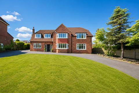 5 bed property, in Cottage Lane, £750,000