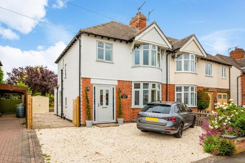 3 bed property, in Orchard Way, £650,000
