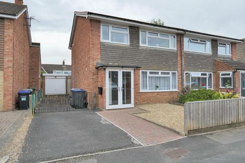 3 bed property, in Ingram Road, £280,000