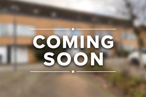 6 bed property, in Avebury Boulevard, £390,000