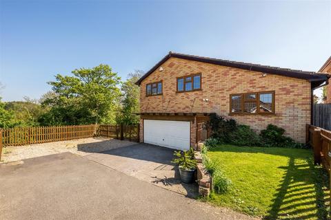 4 bed property, in Highsted Park, £675,000