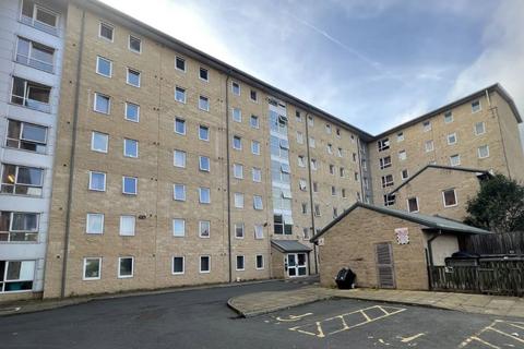 Studio, in Unit E19F Scholars Village, £1,000