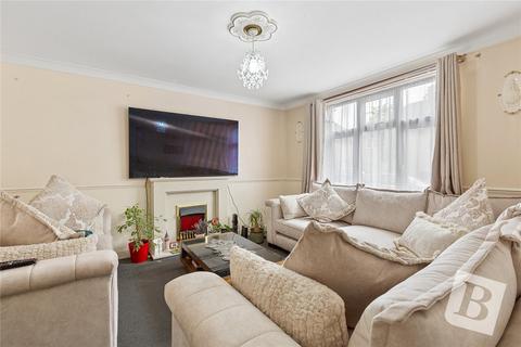 3 bed property, in Woodward Road, £400,000