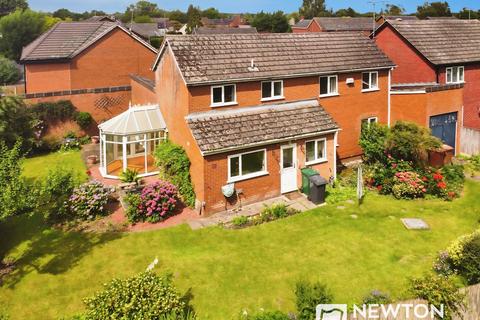 4 bed property, in Dove Grove, £370,000