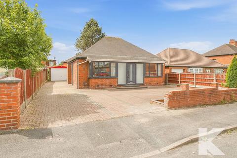 2 bed property, in 16 Leaside Avenue, £350,000