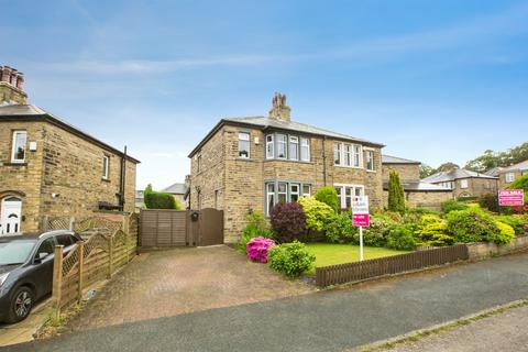 2 bed property, in Savile Drive, £225,000
