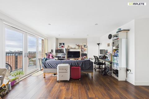 2 bed property, in Wilburn Basin, £255,000