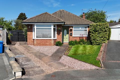 2 bed property, in Malvern Close, £325,000