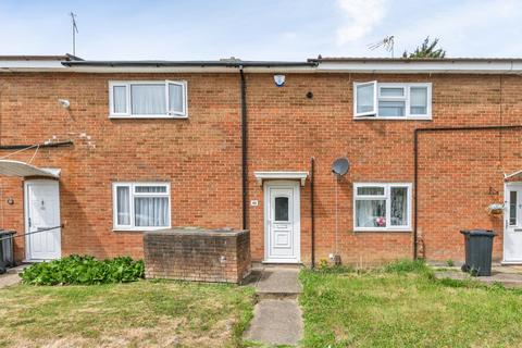 2 bed property, in Pattiswick Square, £280,000